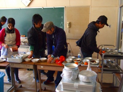 sfc-給食準備中.jpg